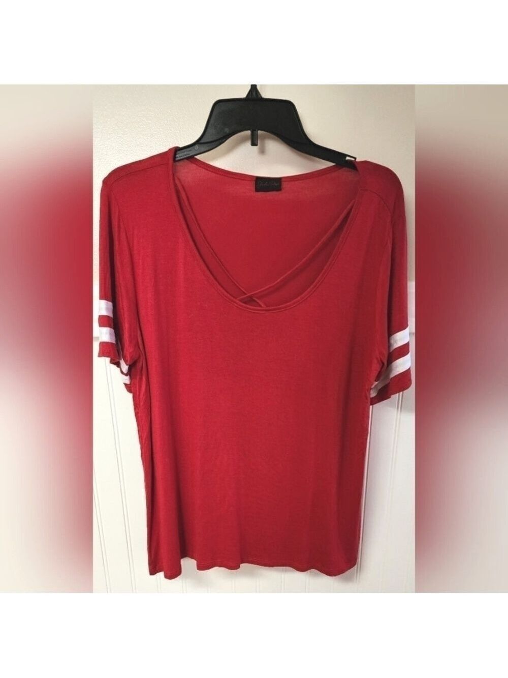 Shiela Rose Women's Red Striped Sleeve Criss Cross Front Tee 2X New Without Tag